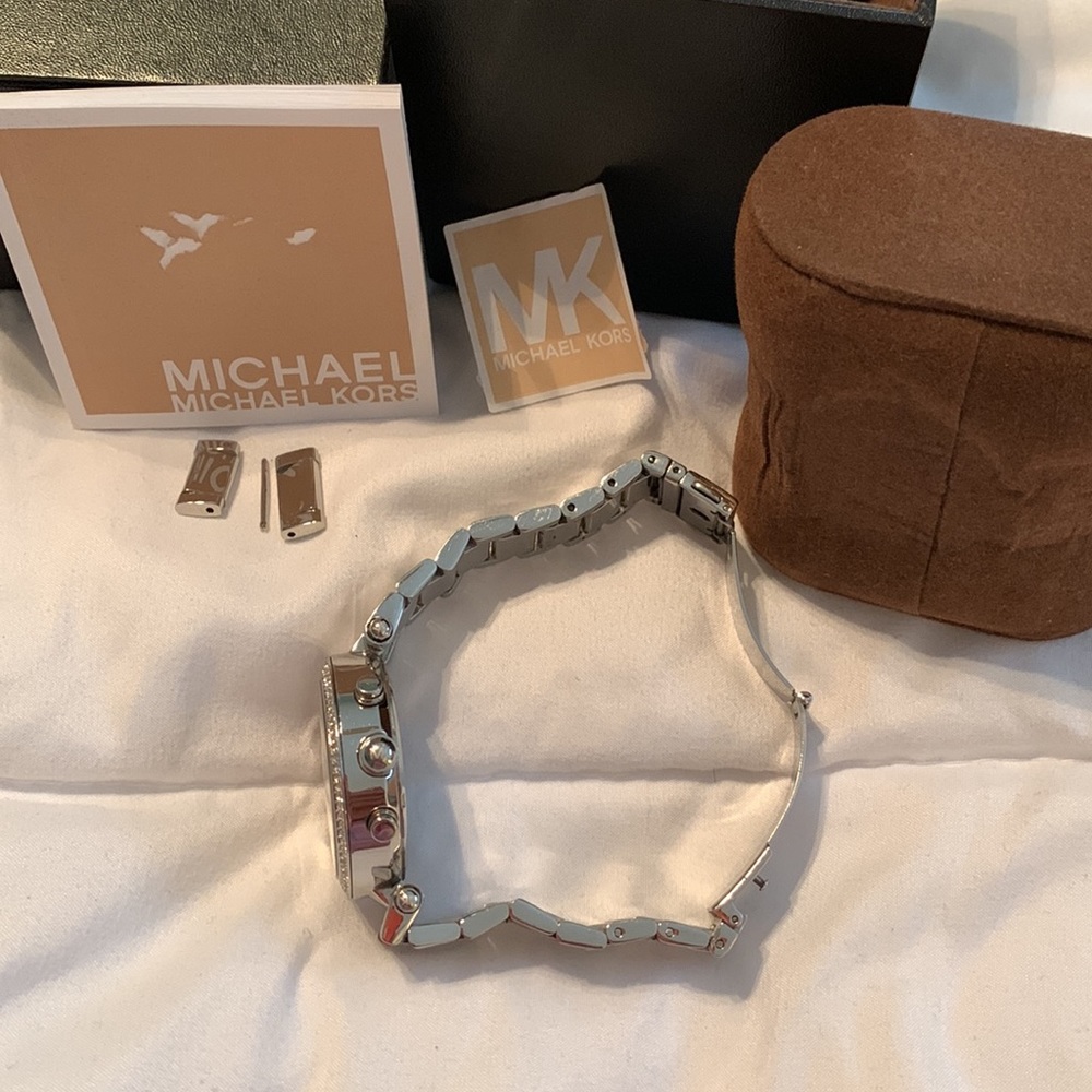 Michael Kors Watch - Picture 4 of 8